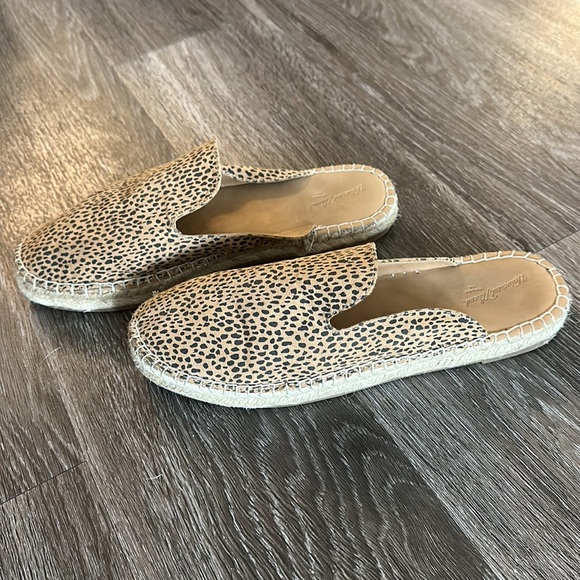 Universal Thread shoes - Picture 2 of 4